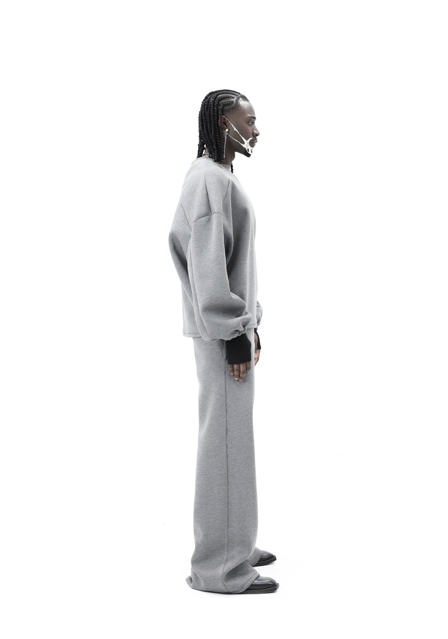 STATEMENT SEAM SWEATER