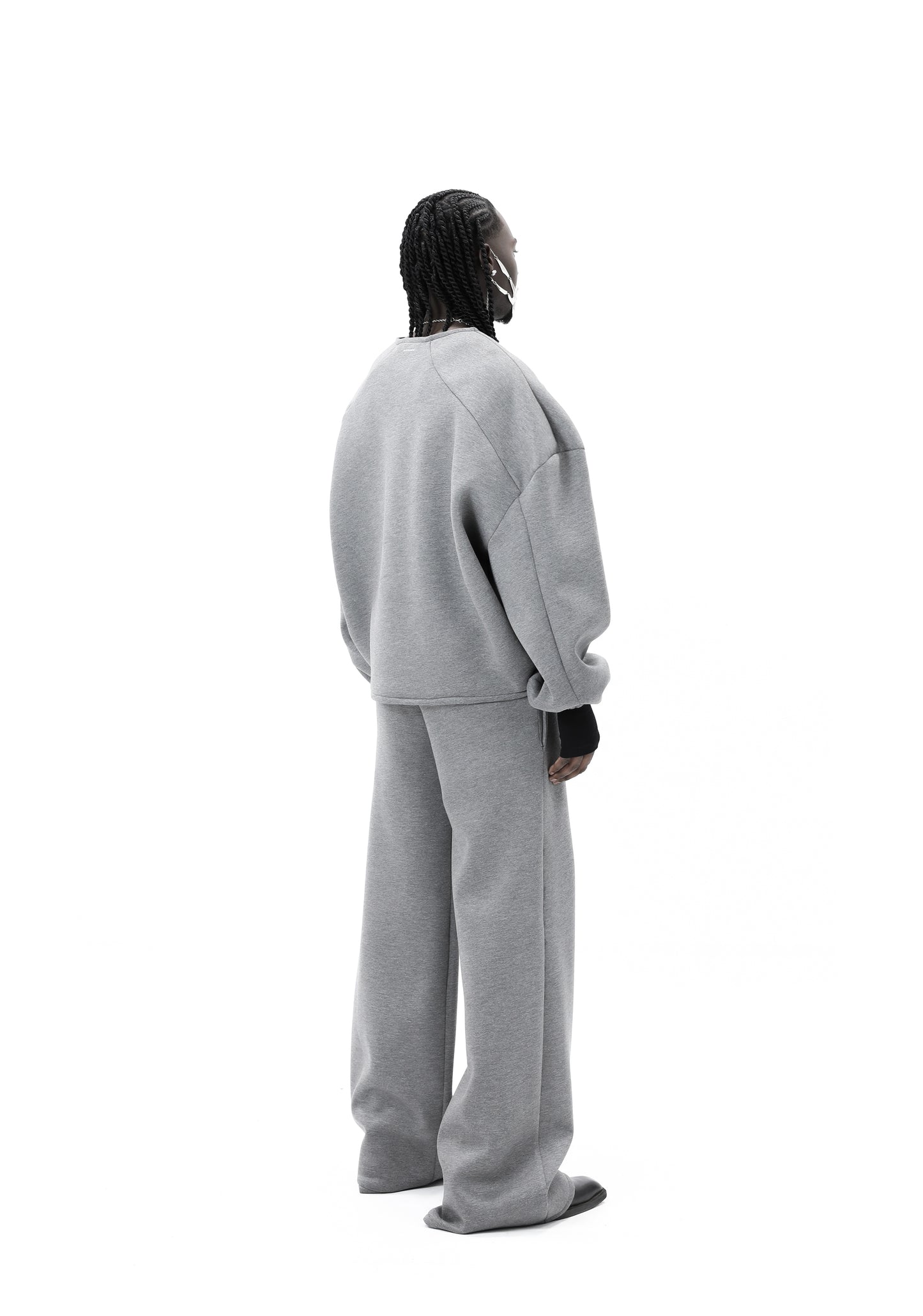 STATEMENT SEAM SWEATER